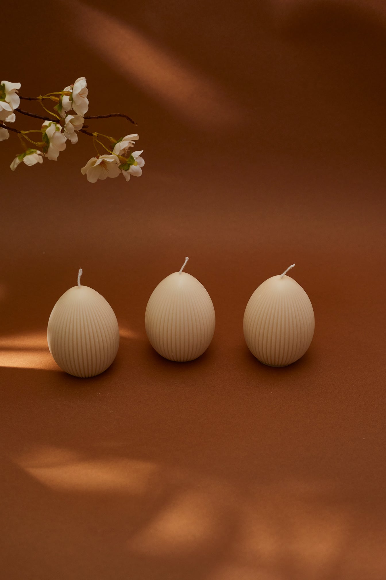 Ribbed Egg-Shaped Candle Set