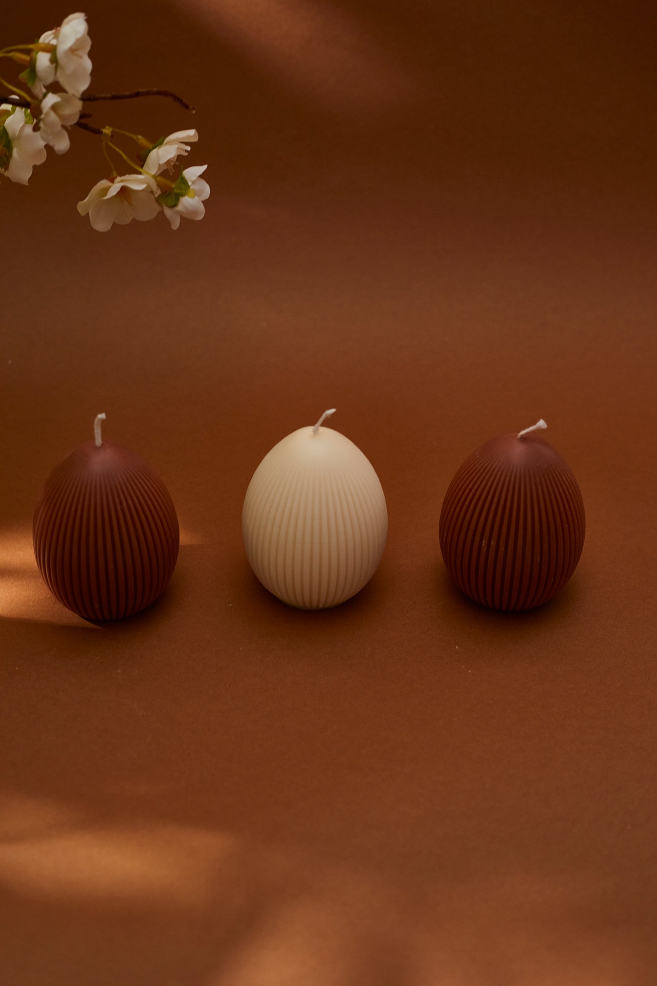 Ribbed Egg-Shaped Candle Set