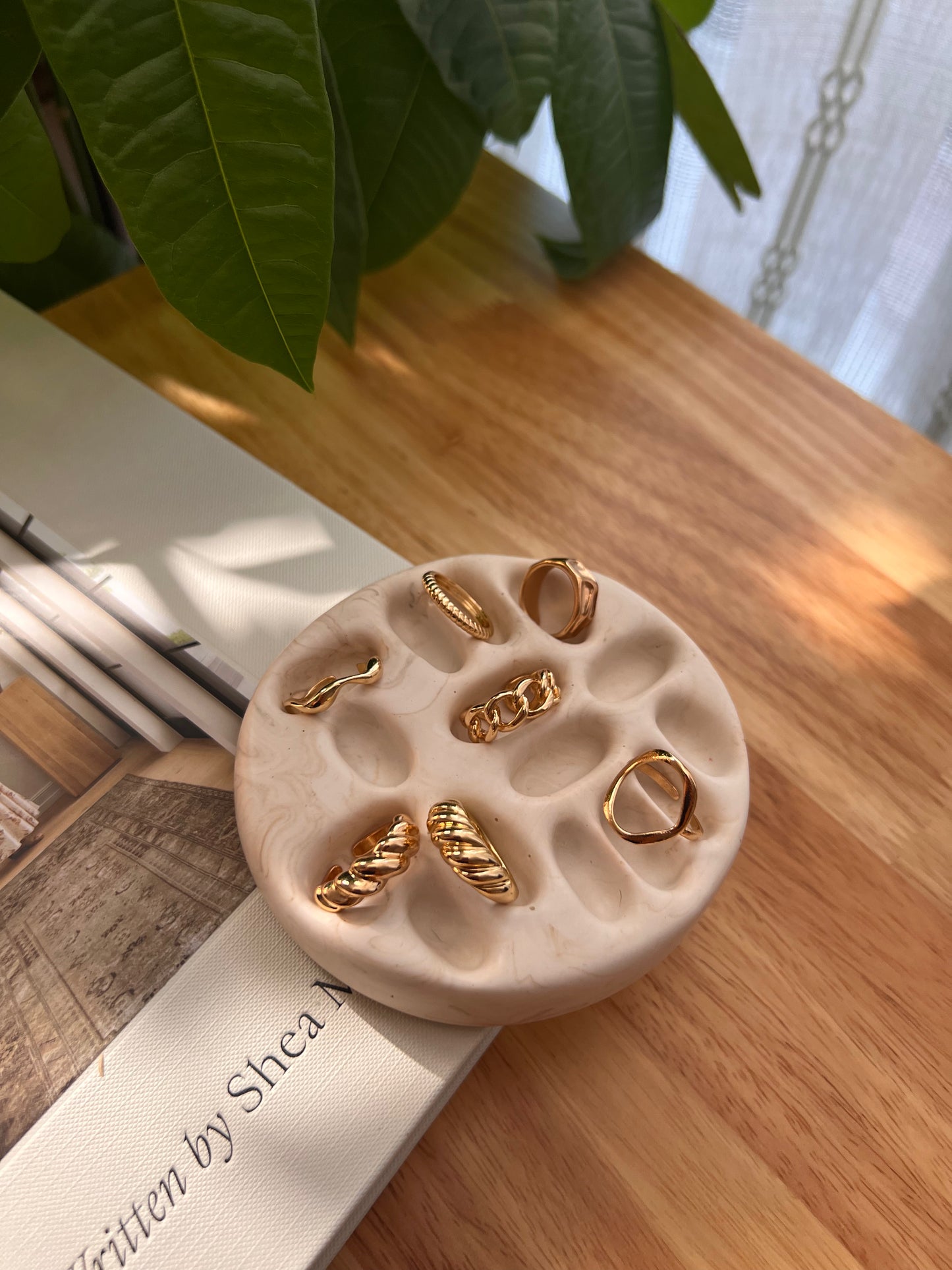 Round Rings Holder